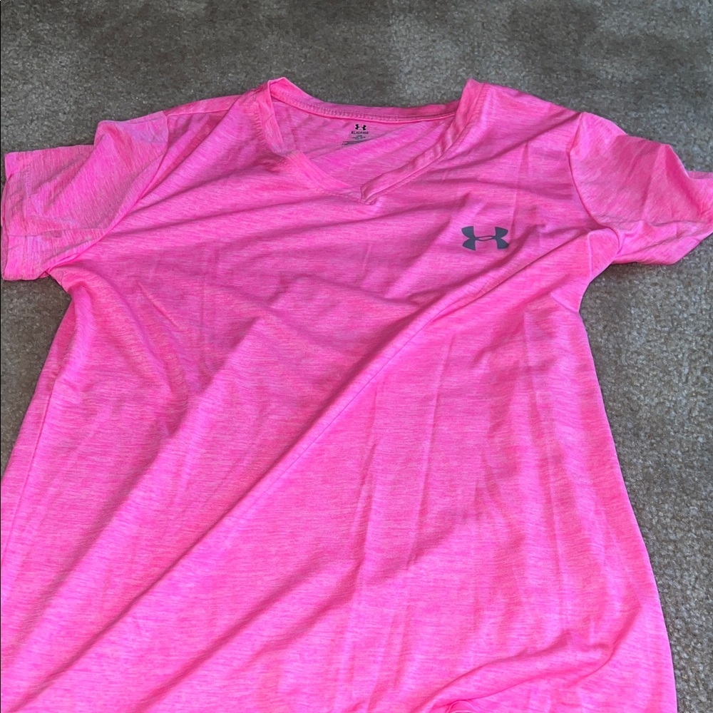 Under Armour Pink Women's Top. Runs small